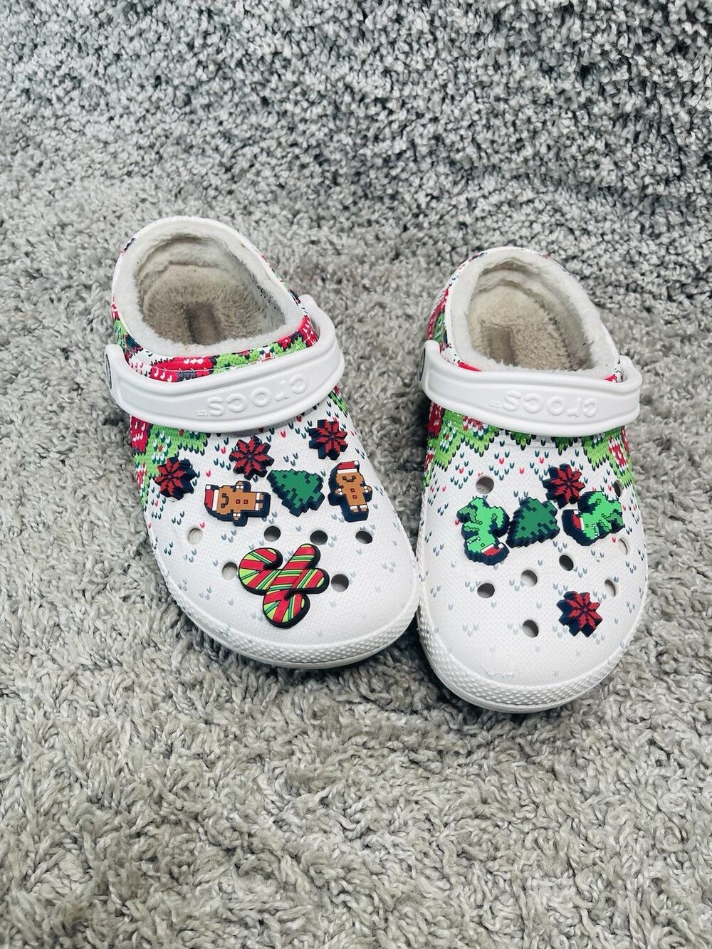 Crocs Classic Lined Holiday Christmas Charm Clogs Womens Size 7 Men Size 5
